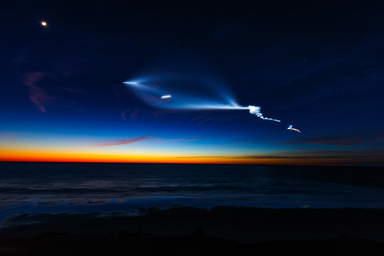 A SpaceX Falcon 9 rocket illuminates the Southern California sky above the Pacific Ocean (Copyright protected): Rocket trails are diffused due to molecular viscosity above the turbopause around 100 km, but they oscillate following wave motions in the middle atmosphere below 100 km.